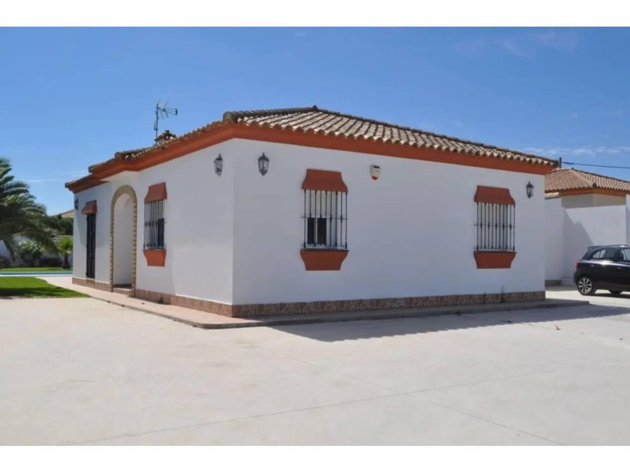 Casa Adosada de 3 Dormitorios y 3 Baños en venta en Chiclana de la Frontera