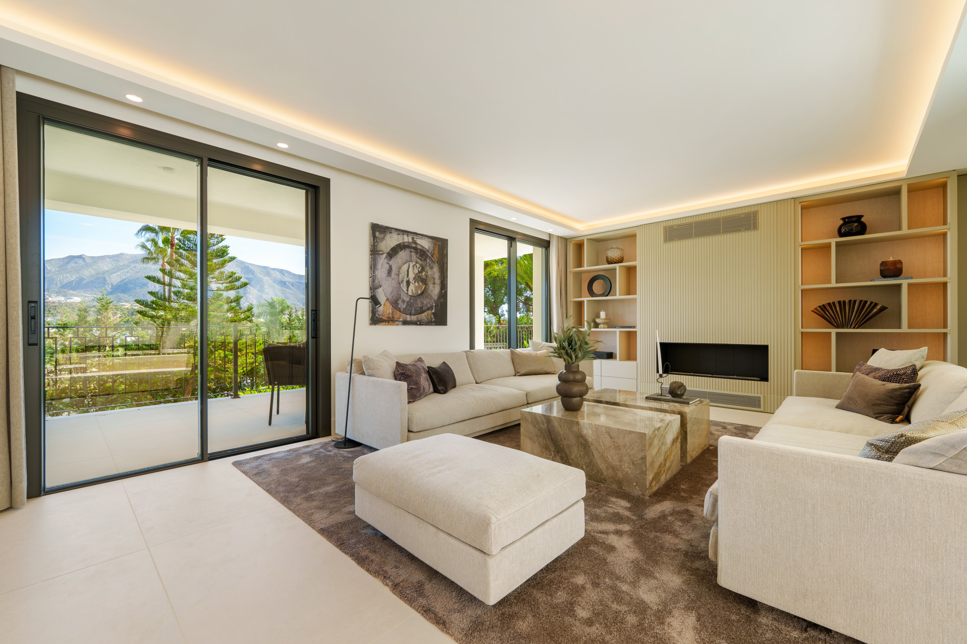 Casa de 5 Dormitorios y 6 Baños en venta en Nueva Andalucía, Marbella