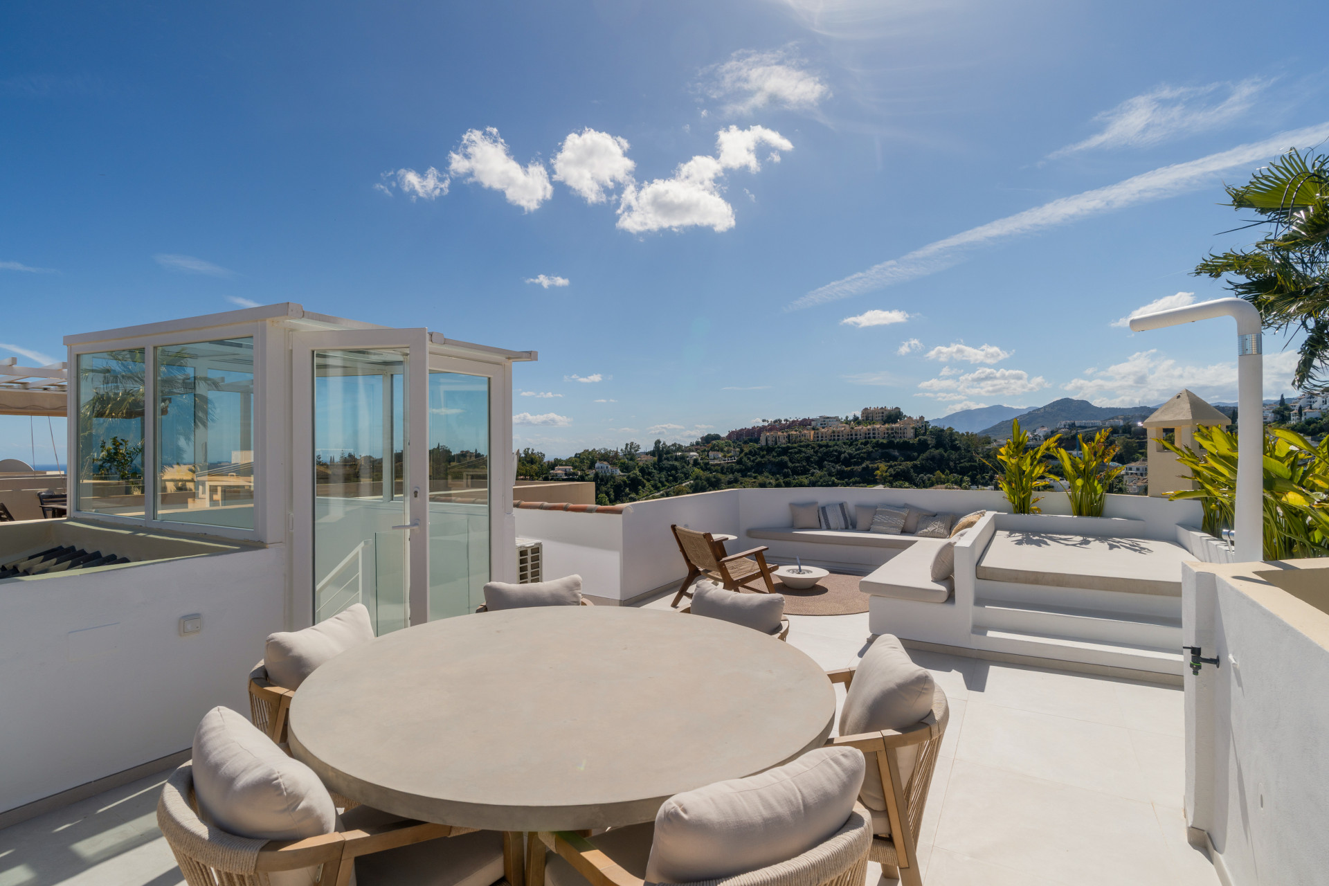 Ático de 3 Dormitorios y 3 Baños en venta en La Quinta, Benahavís