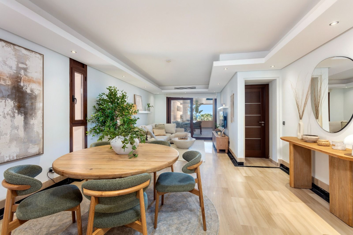 Piso de 2 Dormitorios en venta en Estepona