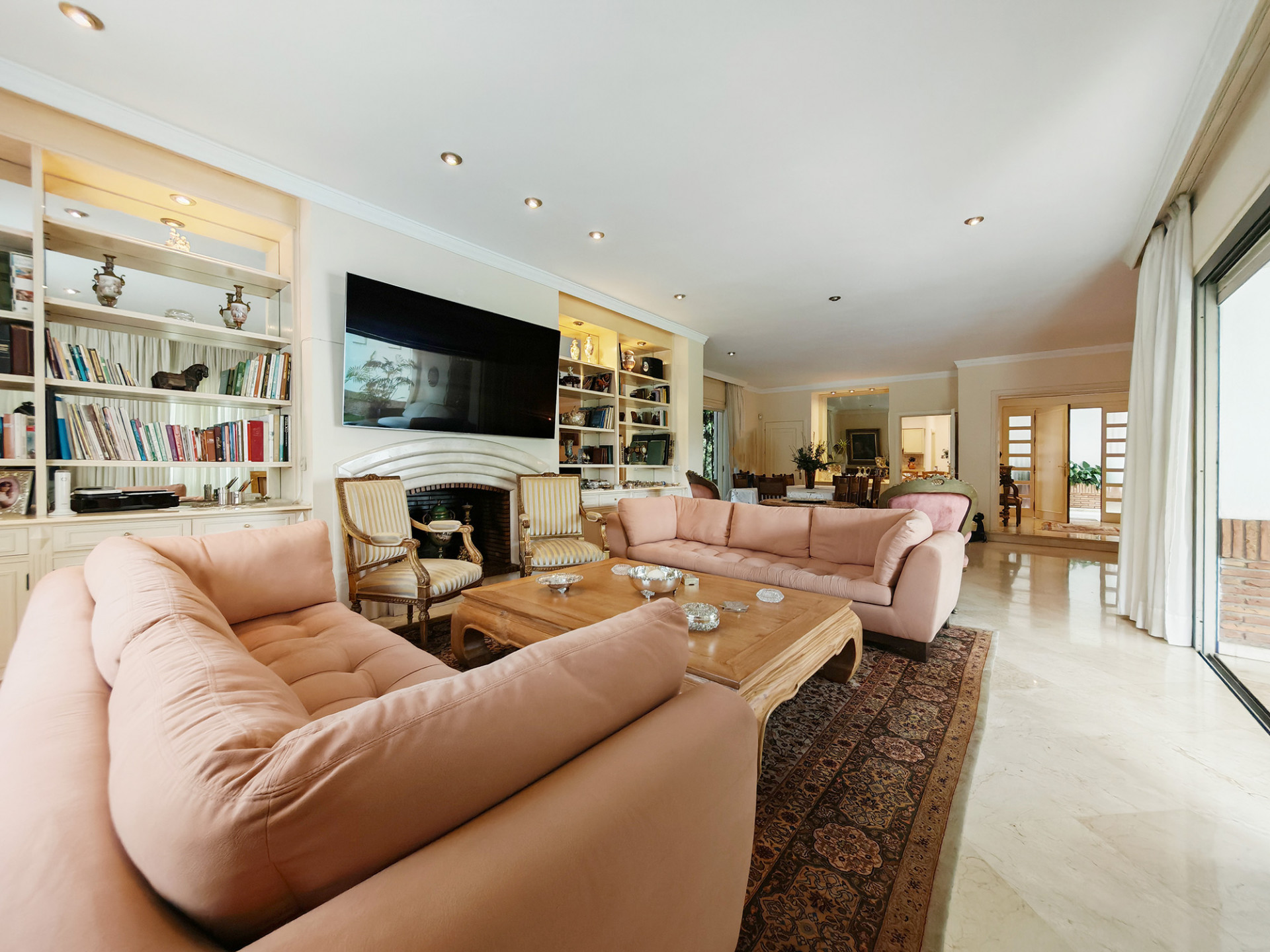 Casa de 5 Dormitorios y 5 Baños en venta en Los Monteros, Marbella