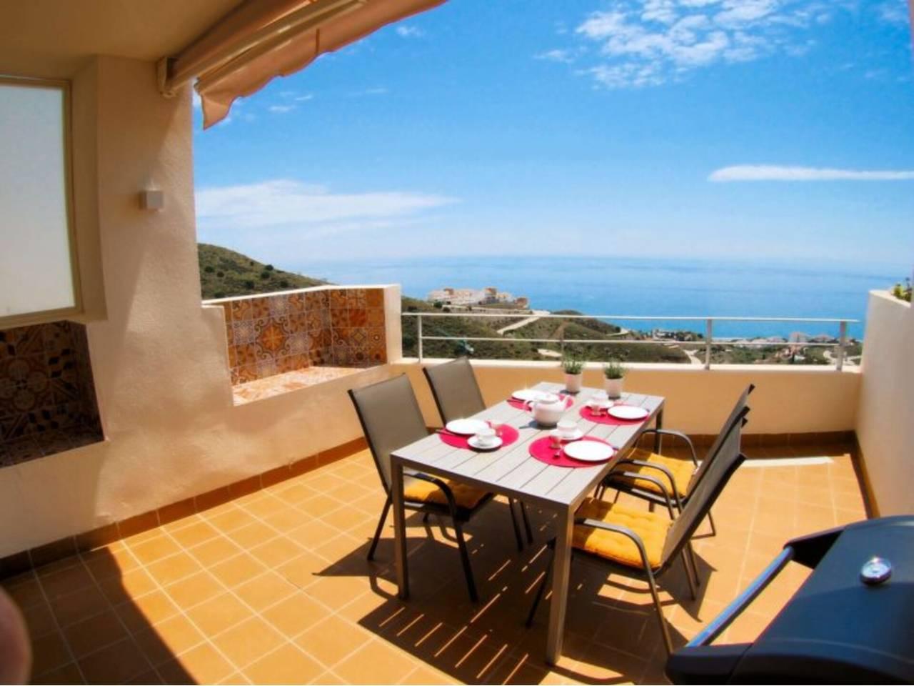 Casa Adosada de 3 Dormitorios en venta en Torrox Costa