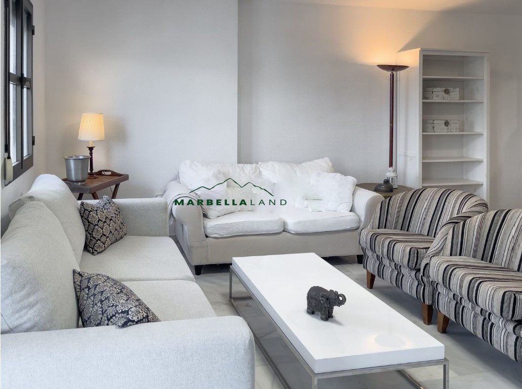Piso de 1 Dormitorio y 1 Baño en venta en Nueva Andalucía, Marbella