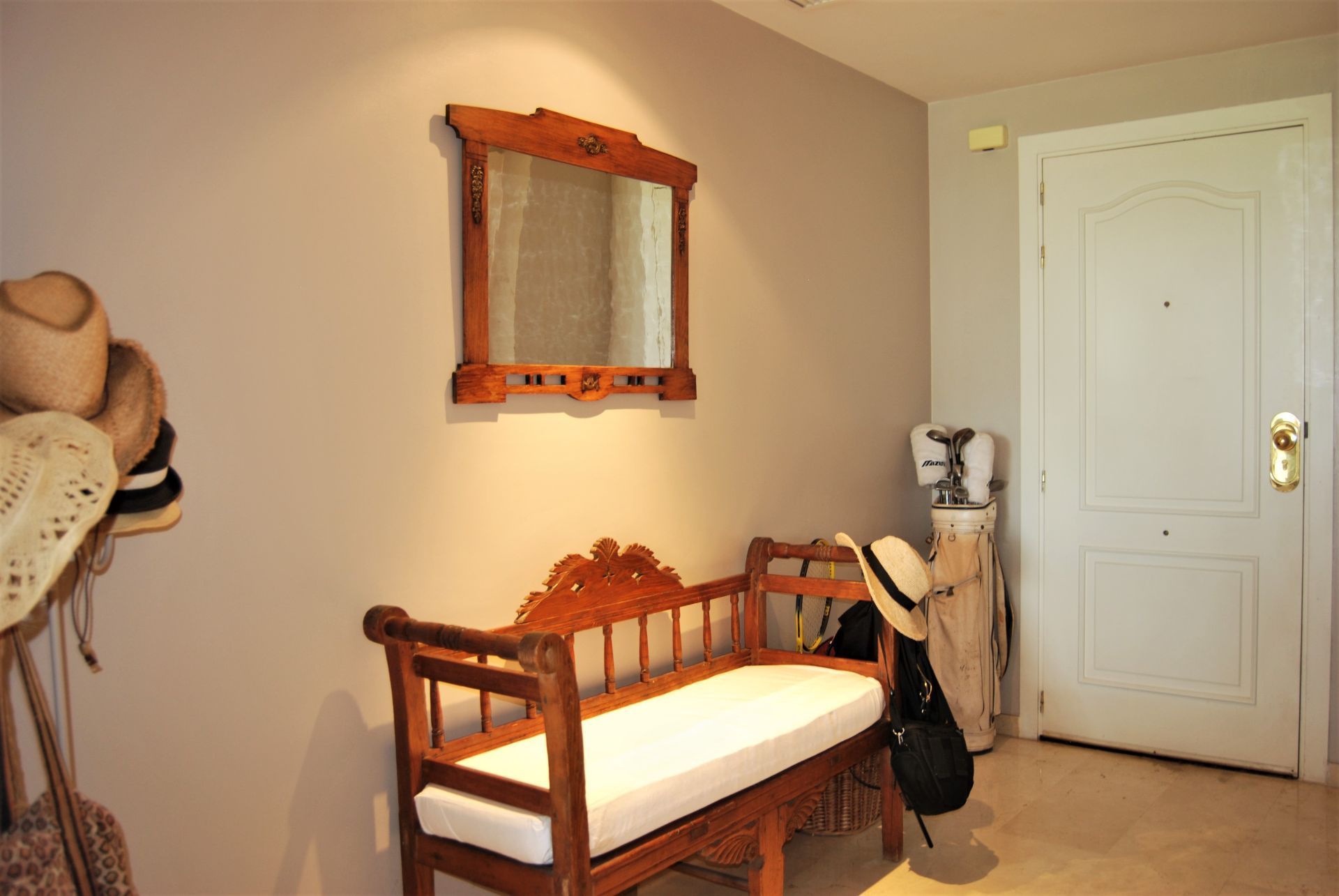 Piso de 2 Dormitorios y 2 Baños en venta en Milla de Oro, Marbella
