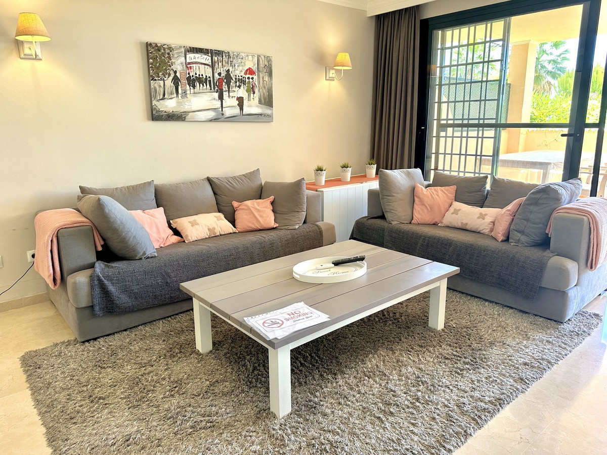 Piso de 2 Dormitorios y 2 Baños en alquiler vacacional en Elviria, Marbella