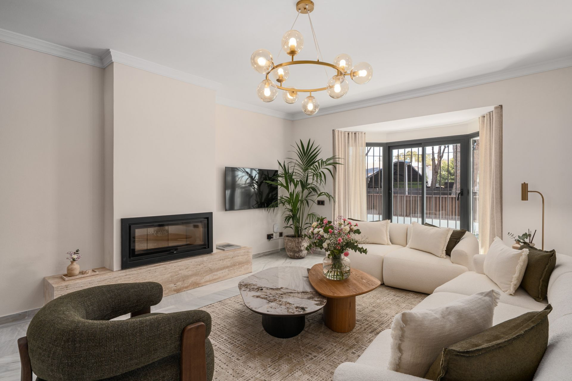6 Bed, 5 Bath - Villa for Sale in Nueva Andalucia, Marbella