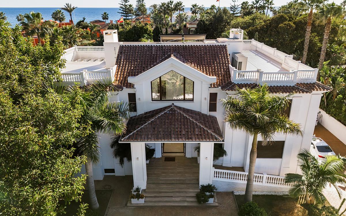 Casa de 7 Dormitorios en venta en Estepona