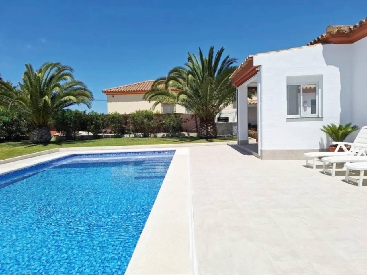 Casa Adosada de 3 Dormitorios y 3 Baños en venta en Chiclana de la Frontera
