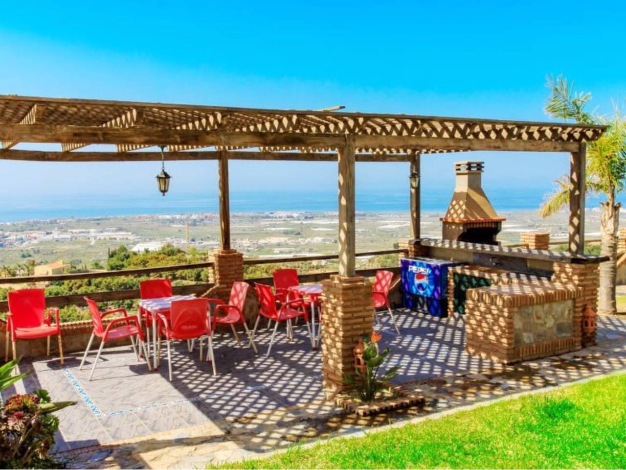 Casa Adosada de 6 Dormitorios en venta en Motril