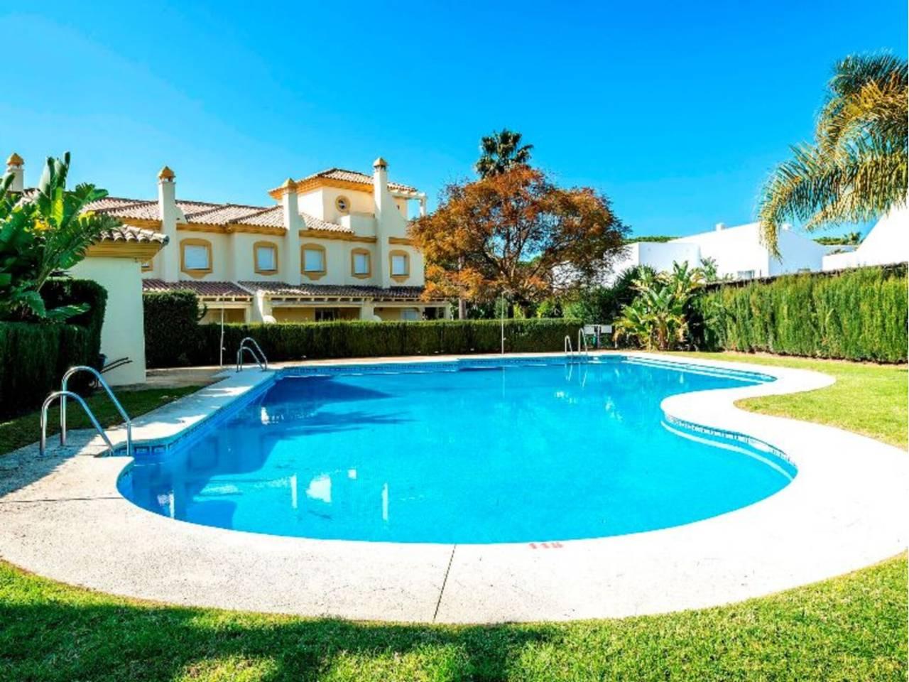 3 спални - Редова къща за продажба в Chiclana de la Frontera