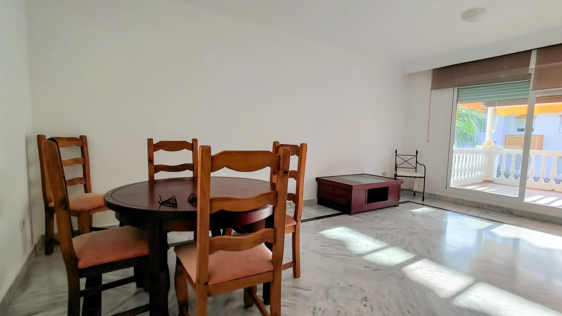 Piso de 2 Dormitorios y 2 Baños en venta en Nueva Andalucía, Marbella