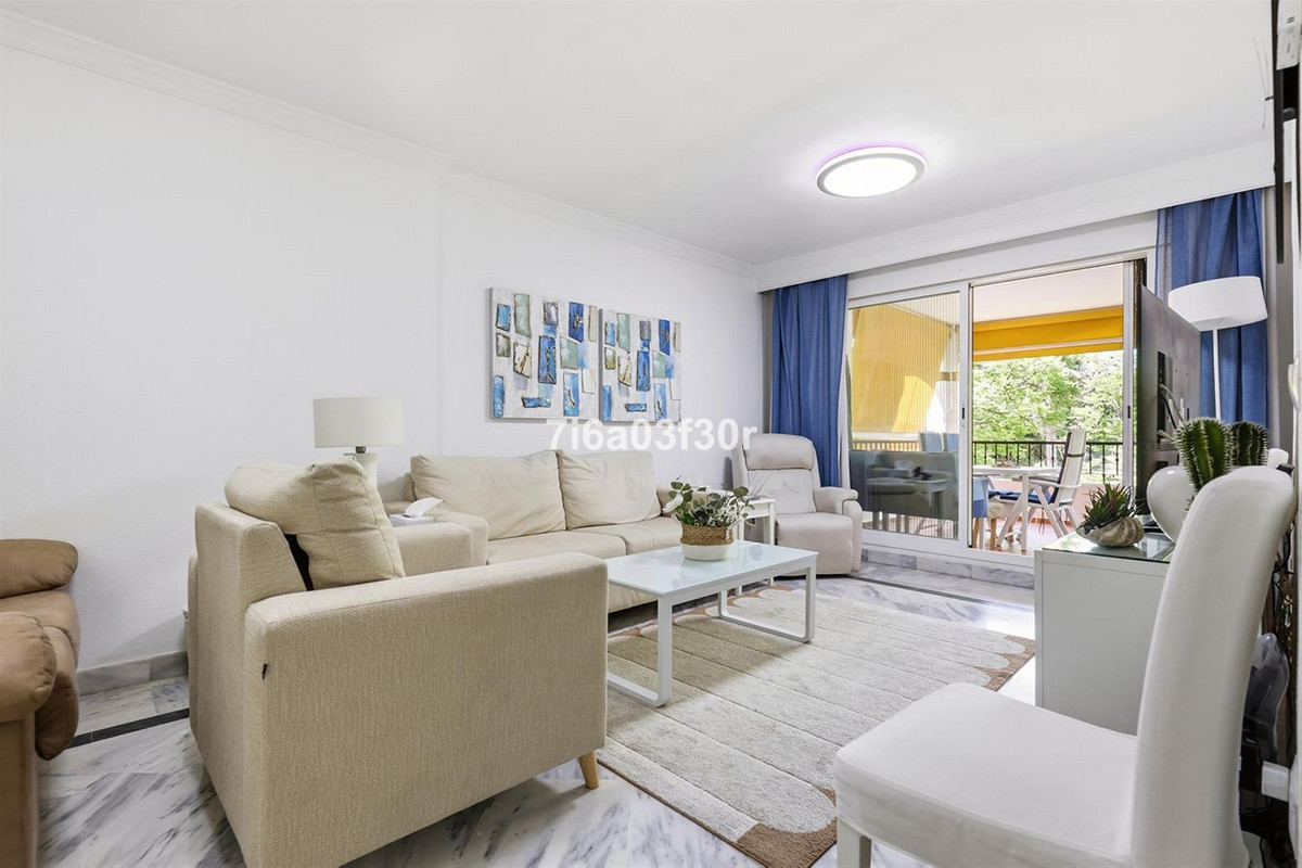 Piso de 2 Dormitorios en venta en Puerto Banús, Marbella
