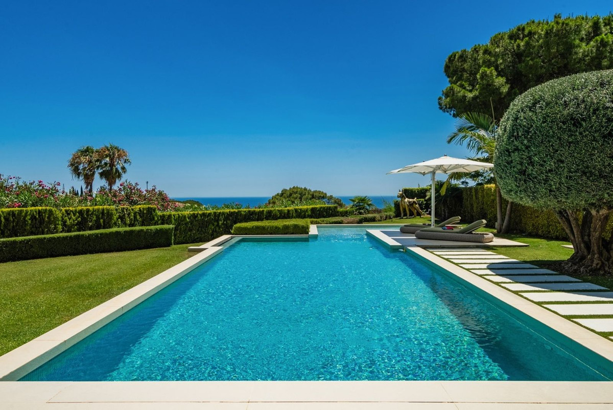Casa de 5 Dormitorios y 5 Baños en venta en Milla de Oro, Marbella