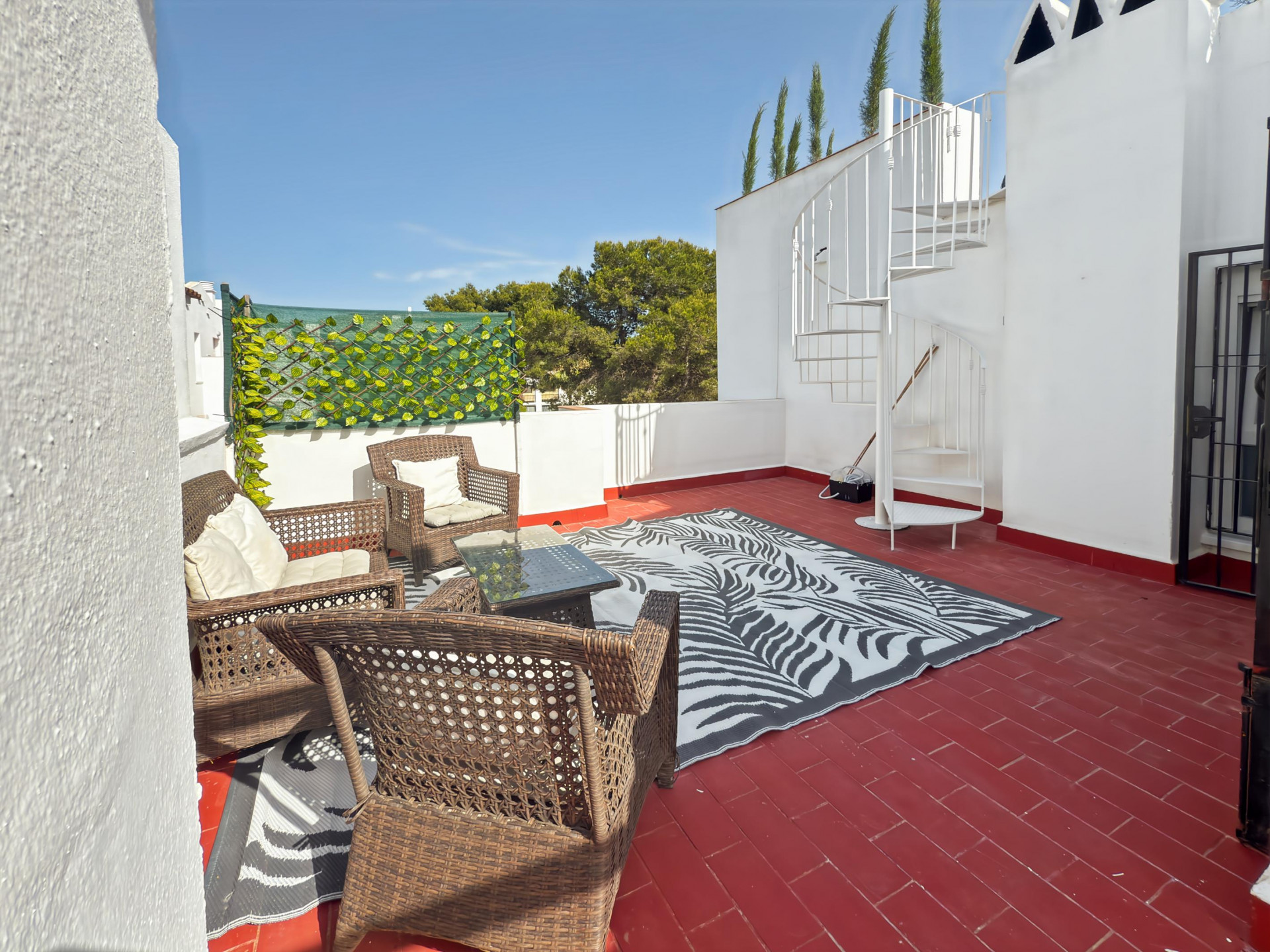 Ático de 3 Dormitorios y 1 Baño en venta en Elviria, Marbella