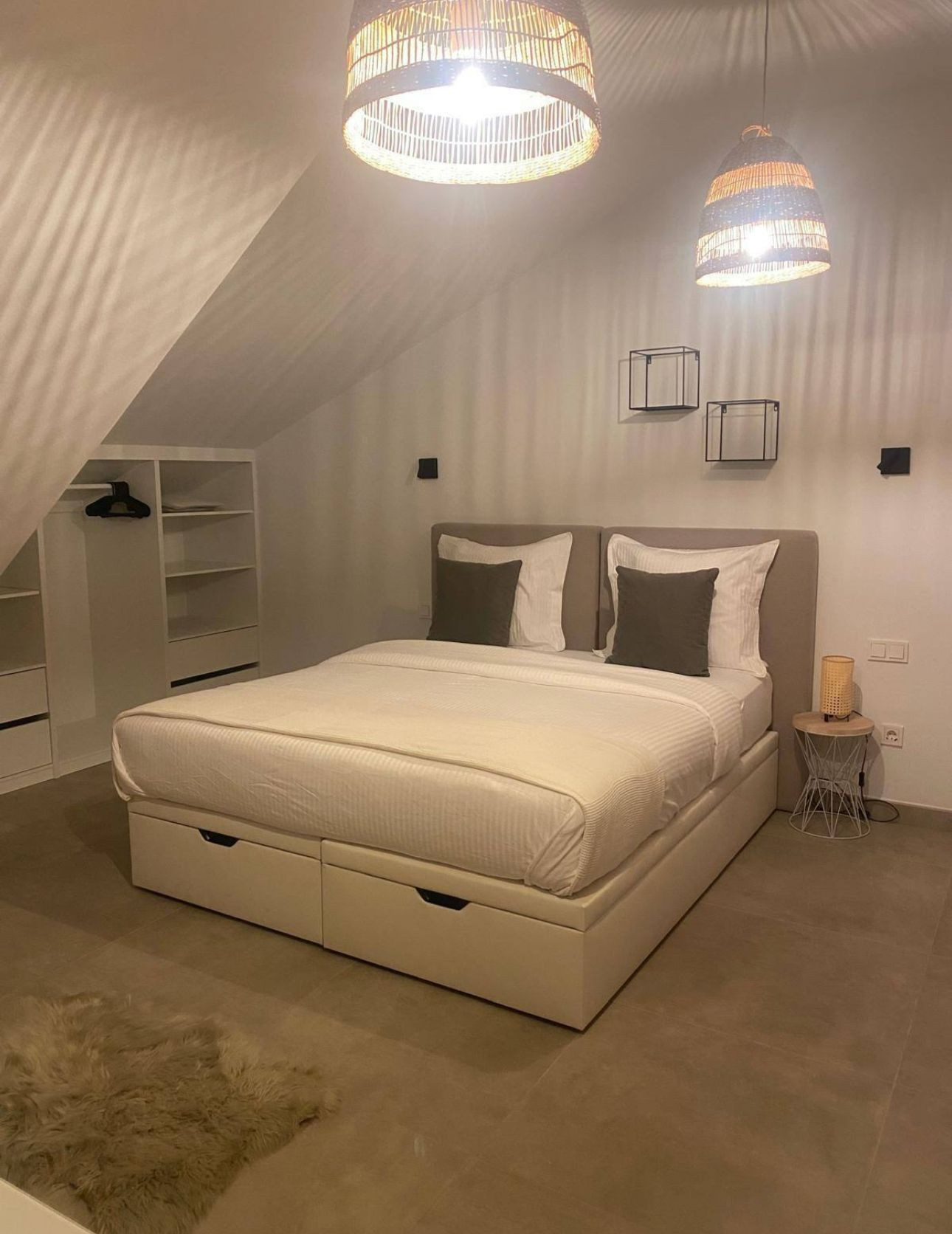 Ático de 4 Dormitorios y 3 Baños en venta en Nueva Andalucía, Marbella