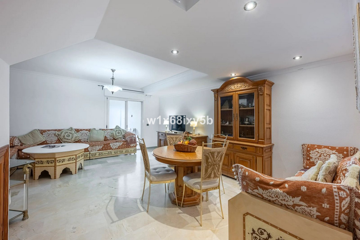 Casa Adosada de 4 Dormitorios en venta en San Pedro de Alcántara