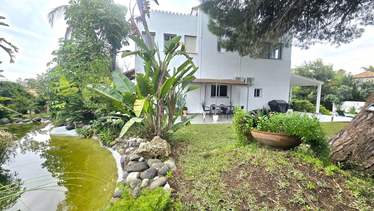 8 спални - Вила за продажба в Nueva Andalucia, Marbella