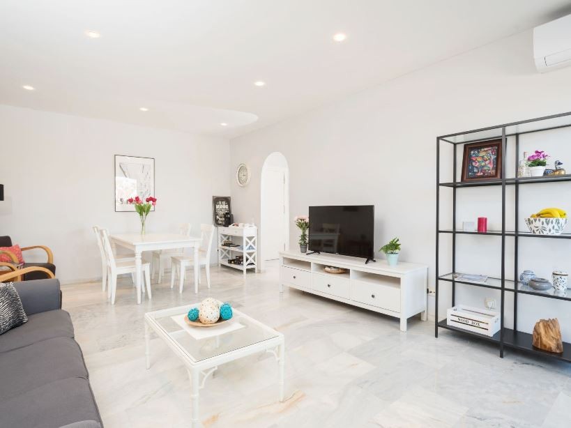 Piso de 2 Dormitorios y 2 Baños en venta en La Alqueria, Estepona