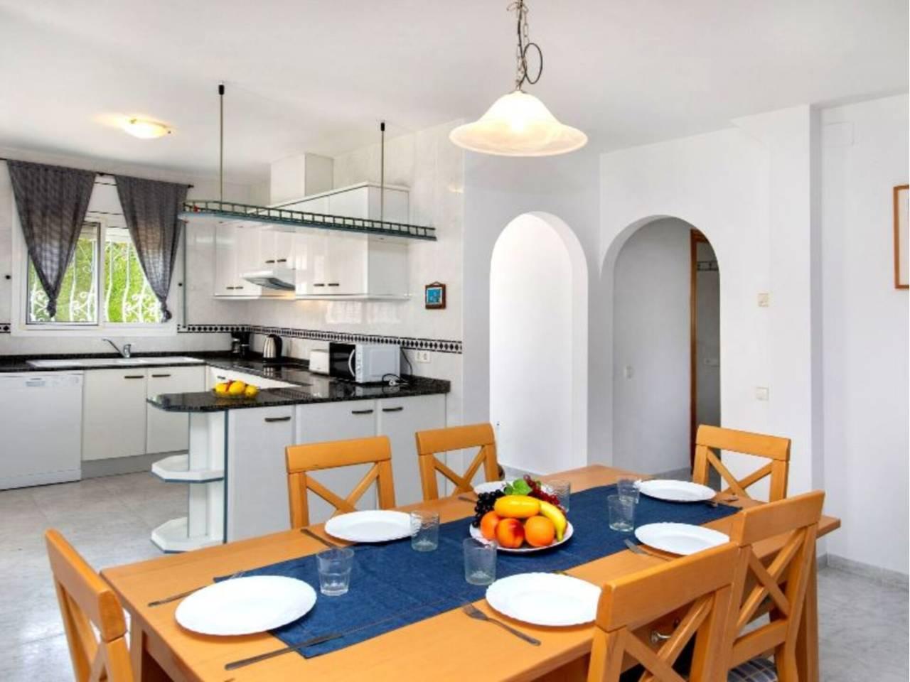 4 спални, 2 бани - Редова къща за продажба в Mont-Roig del Camp
