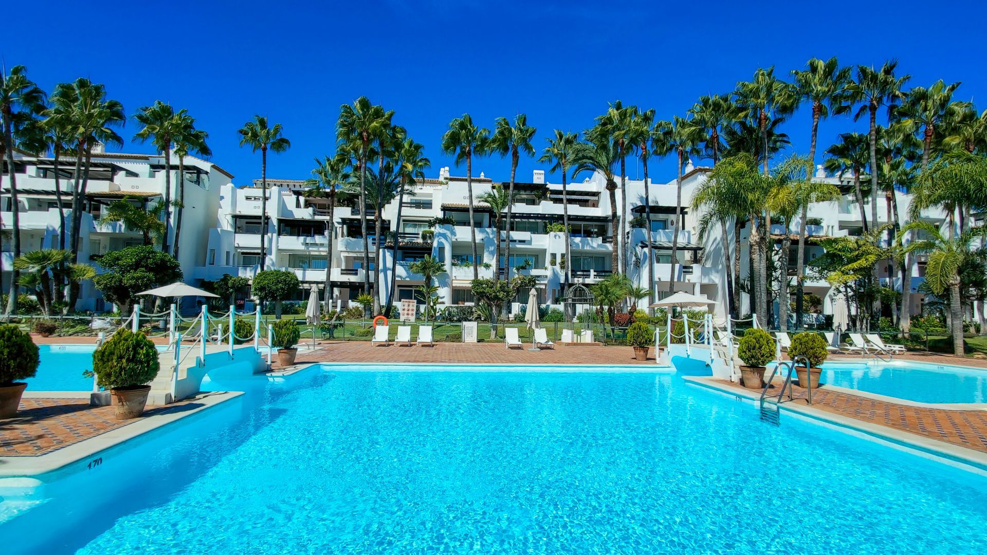 Piso de 3 Dormitorios y 4 Baños en venta en Milla de Oro, Marbella