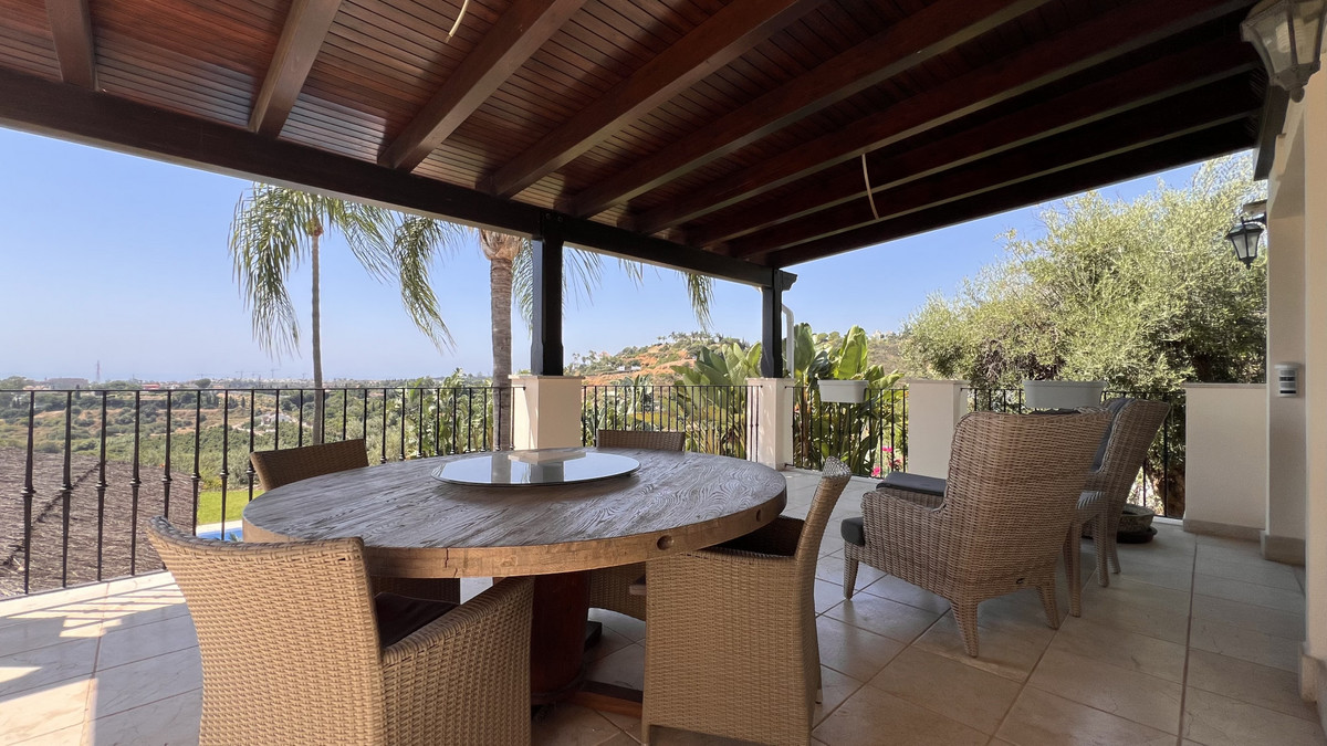 Casa de 4 Dormitorios en venta en Nueva Milla de Oro, Estepona