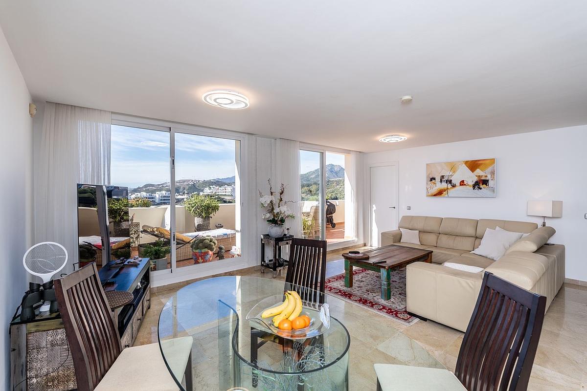 Piso de 4 Dormitorios y 2 Baños en venta en Benahavís