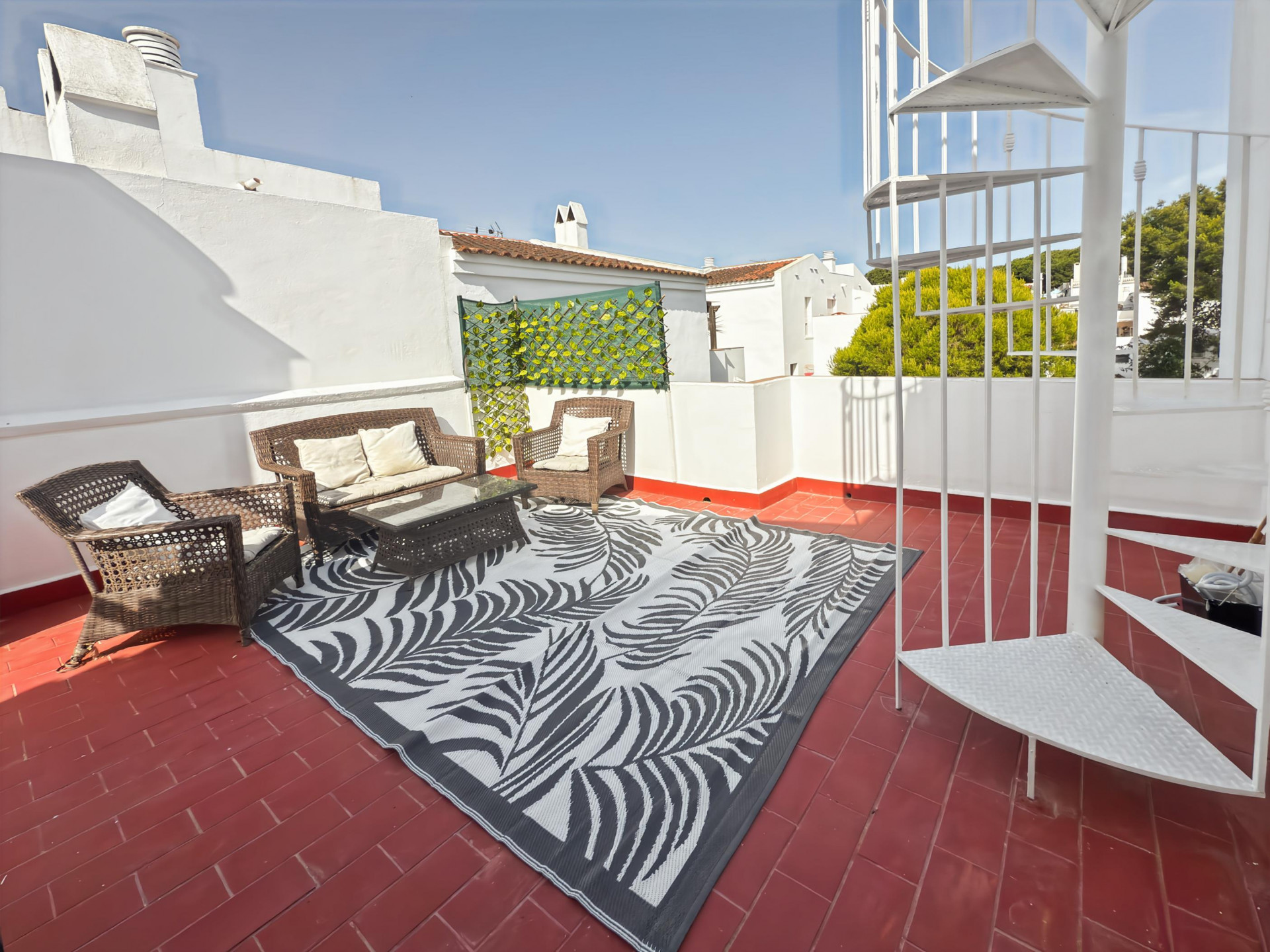 Ático de 3 Dormitorios y 1 Baño en venta en Elviria, Marbella