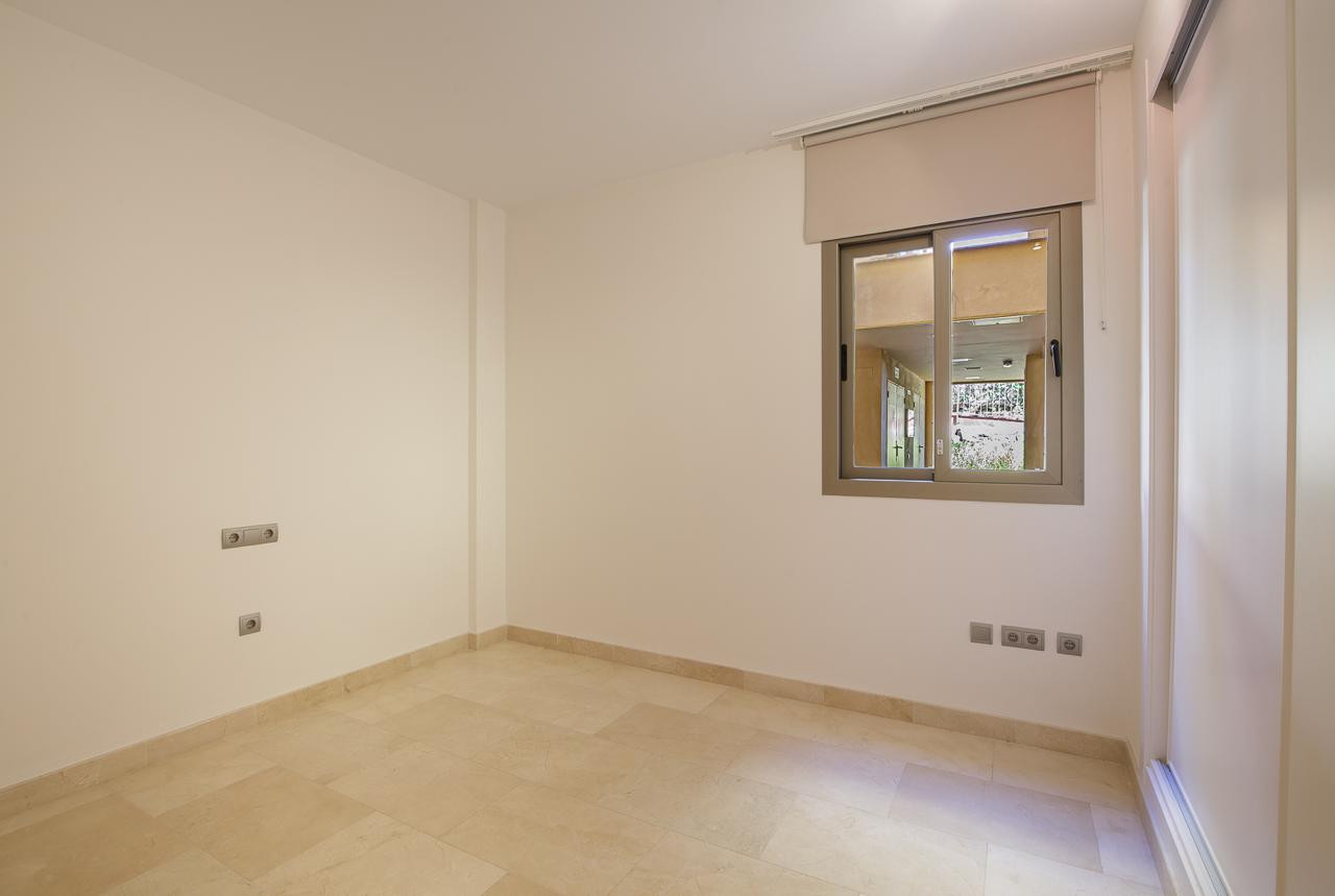 Piso de 2 Dormitorios y 2 Baños en venta en Benahavís