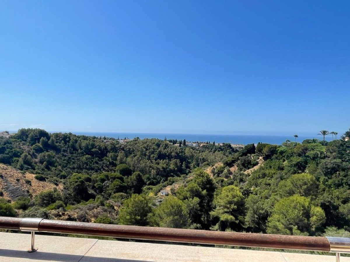 Ático de 3 Dormitorios y 2 Baños en venta en Sierra Blanca, Marbella