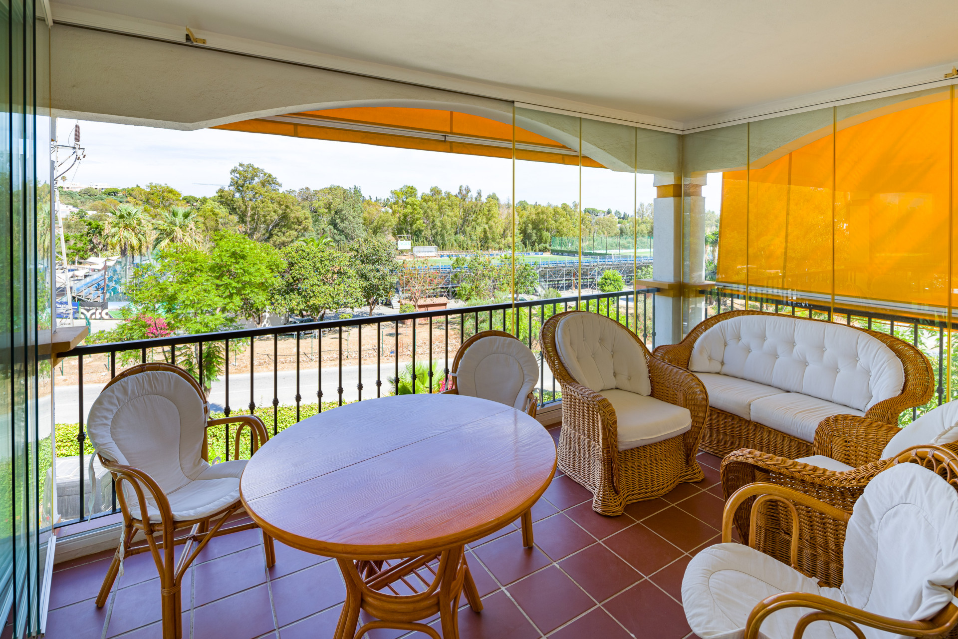 Piso de 3 Dormitorios y 2 Baños en venta en Nueva Andalucía, Marbella