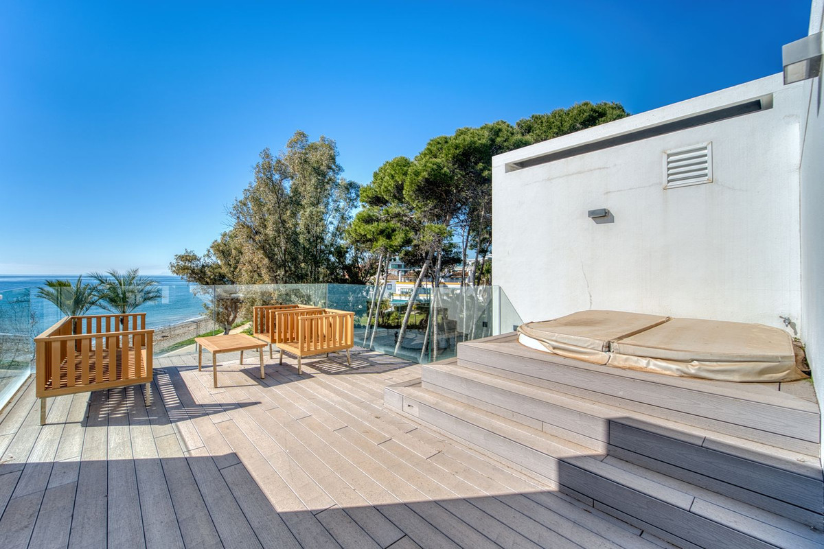 Casa Adosada de 3 Dormitorios y 3 Baños en venta en Estepona