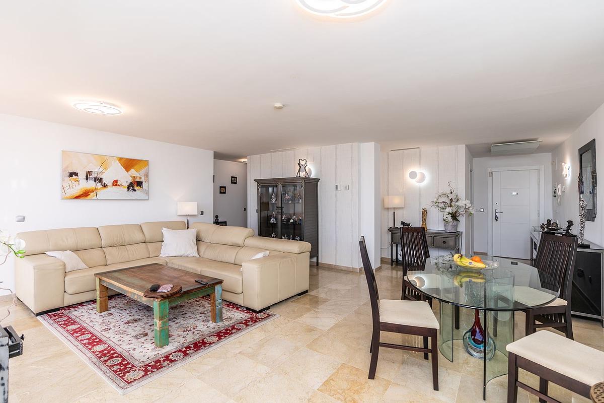Piso de 4 Dormitorios y 2 Baños en venta en Benahavís