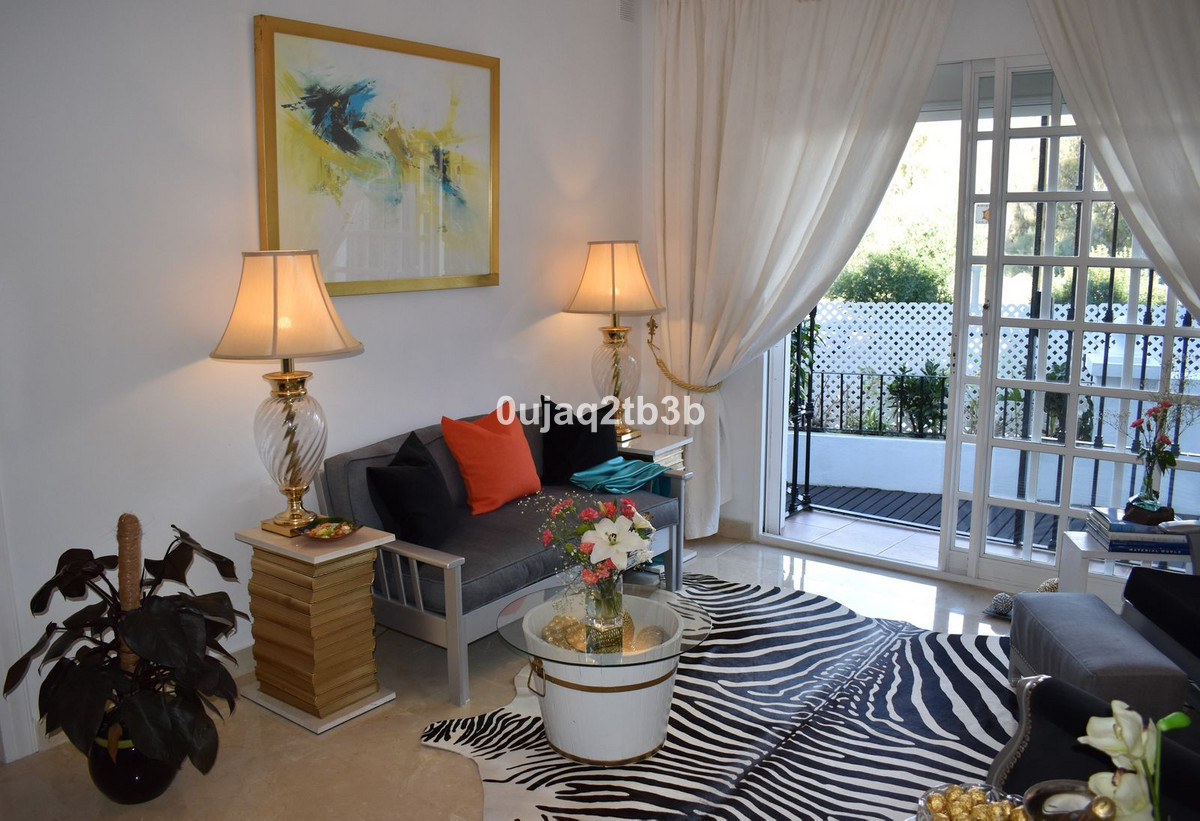 Casa Adosada de 2 Dormitorios en venta en Nueva Andalucía, Marbella