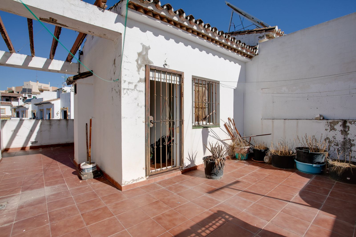 Casa Adosada de 4 Dormitorios en venta en Estepona