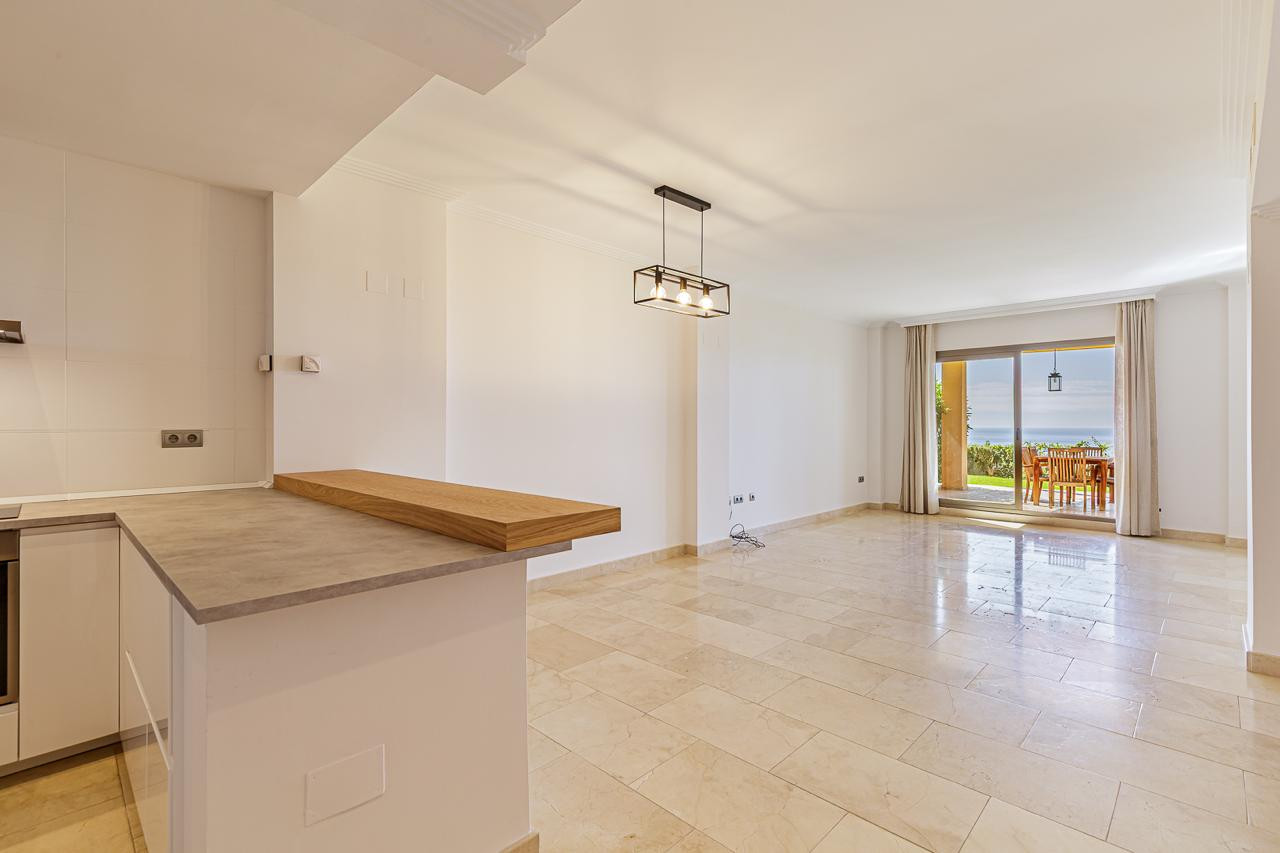 Piso de 2 Dormitorios y 2 Baños en venta en Benahavís