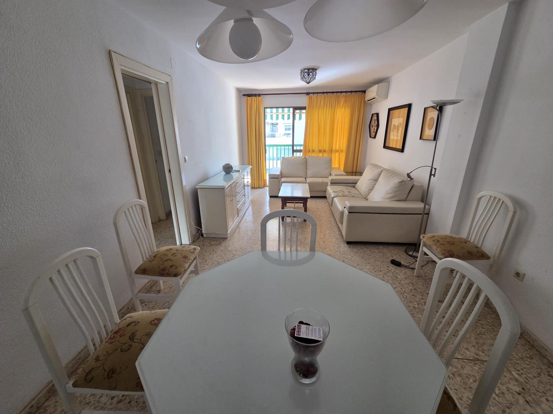 Piso de 3 Dormitorios y 2 Baños en venta en Puerto Deportivo, Fuengirola