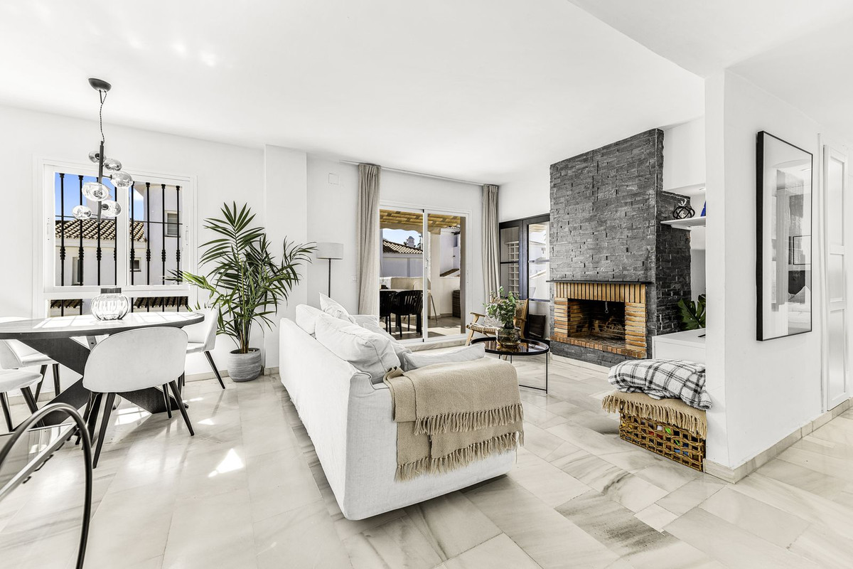 Ático de 3 Dormitorios en venta en Nueva Andalucía, Marbella