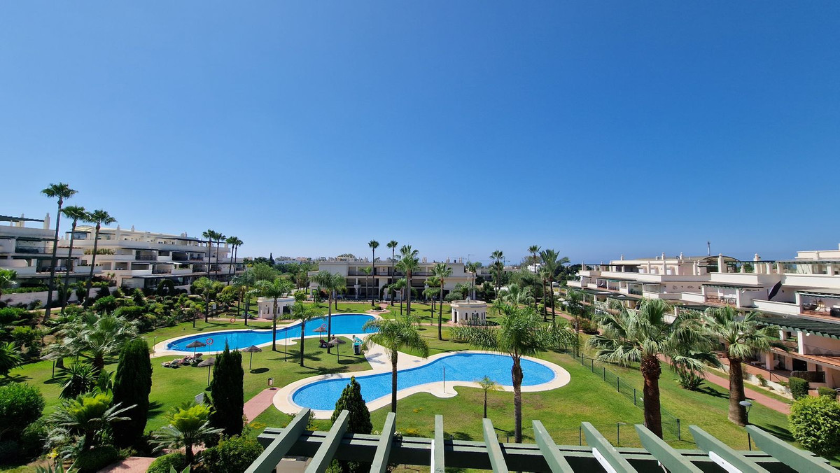 Ático de 2 Dormitorios en venta en Nueva Andalucía, Marbella