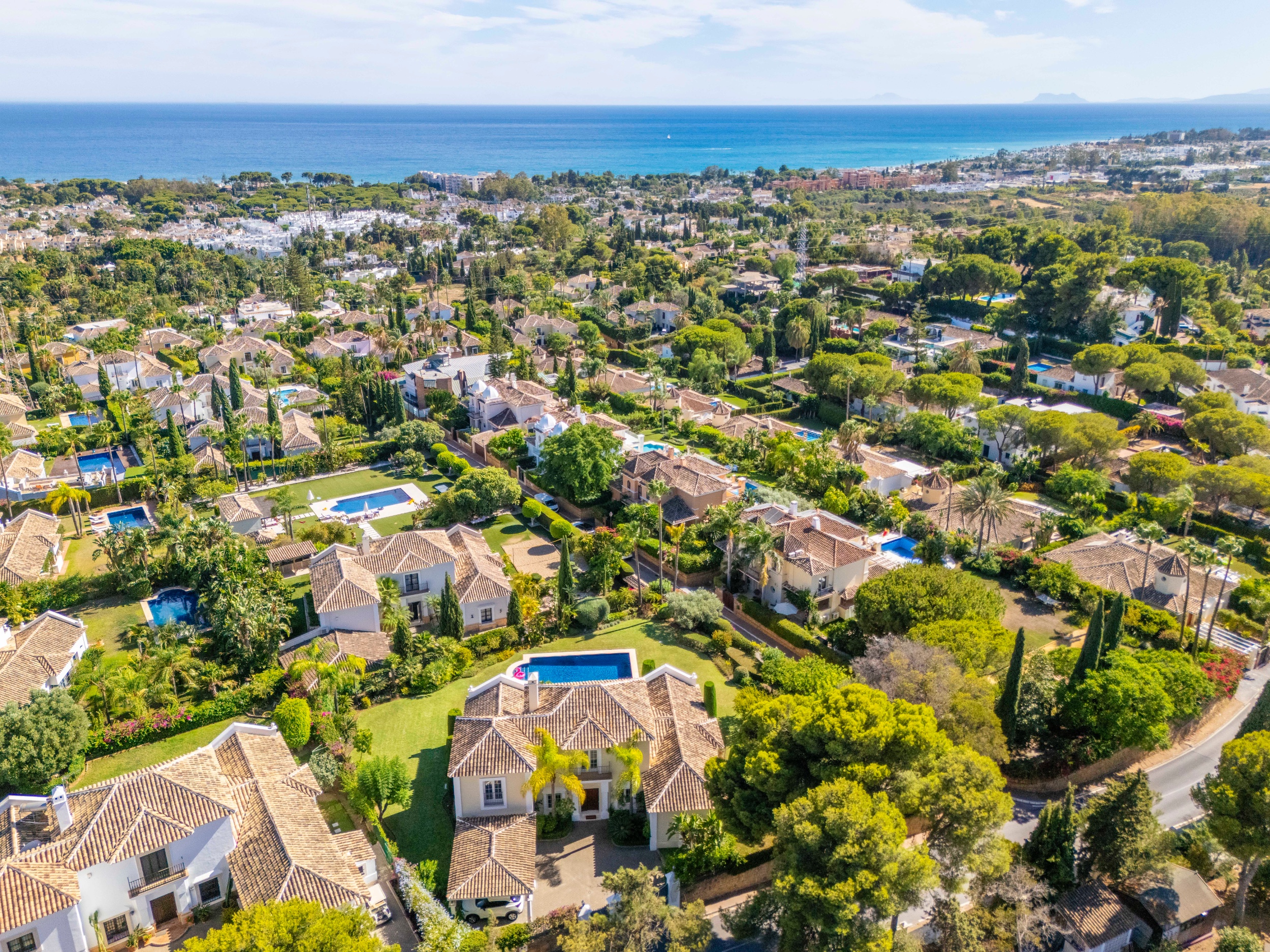 Casa de 4 Dormitorios en venta en El Paraíso, Estepona