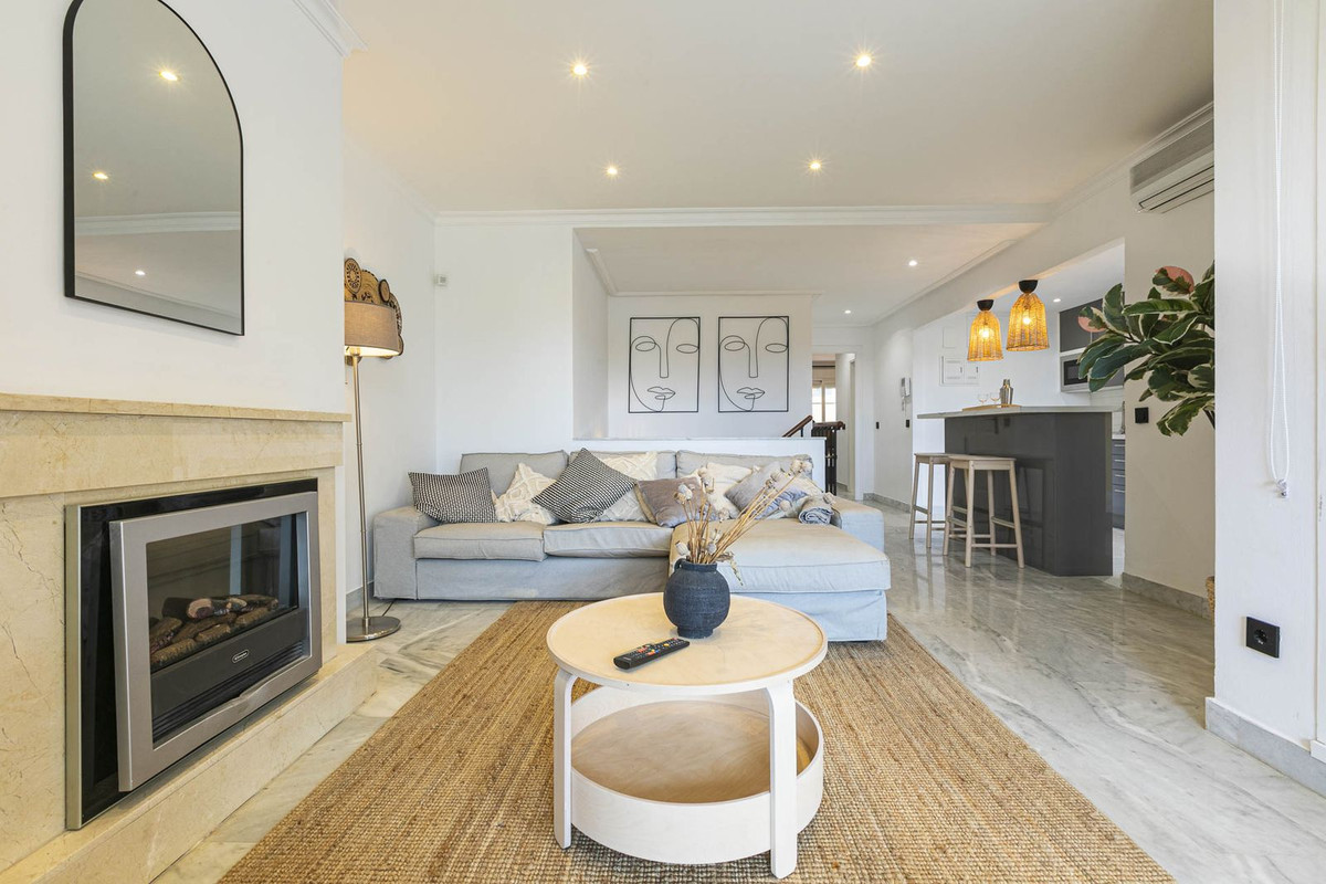 Piso de 2 Dormitorios en venta en Nueva Andalucía, Marbella