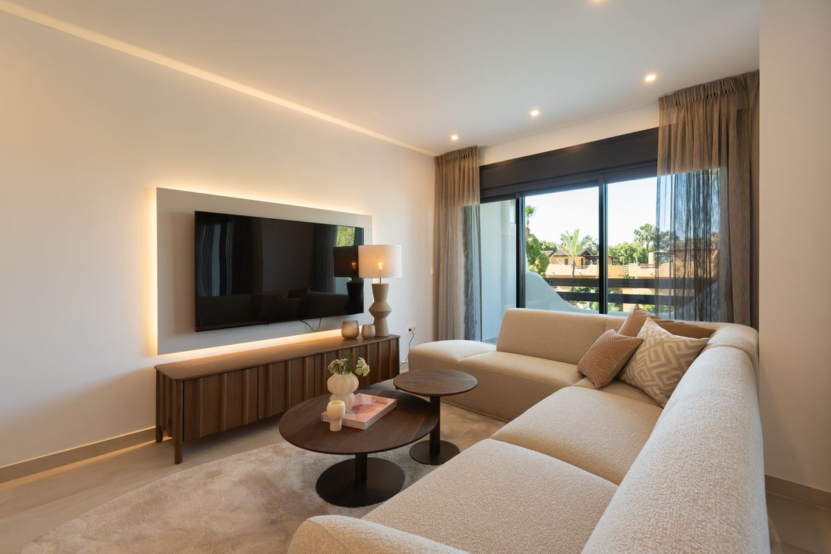 Casa Adosada de 3 Dormitorios y 5 Baños en alquiler vacacional en Nagüeles, Marbella
