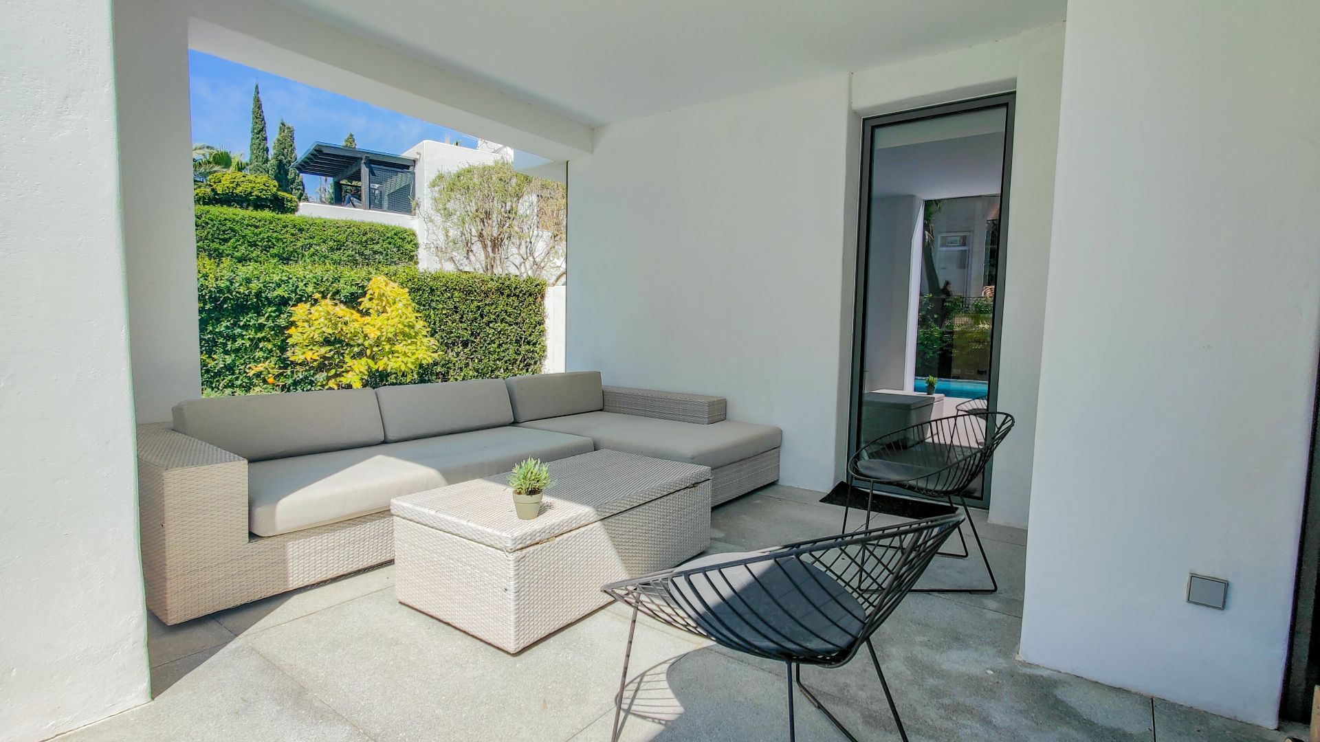 4 Bed, 5 Bath - Villa for Sale in Marbella Golden Mile