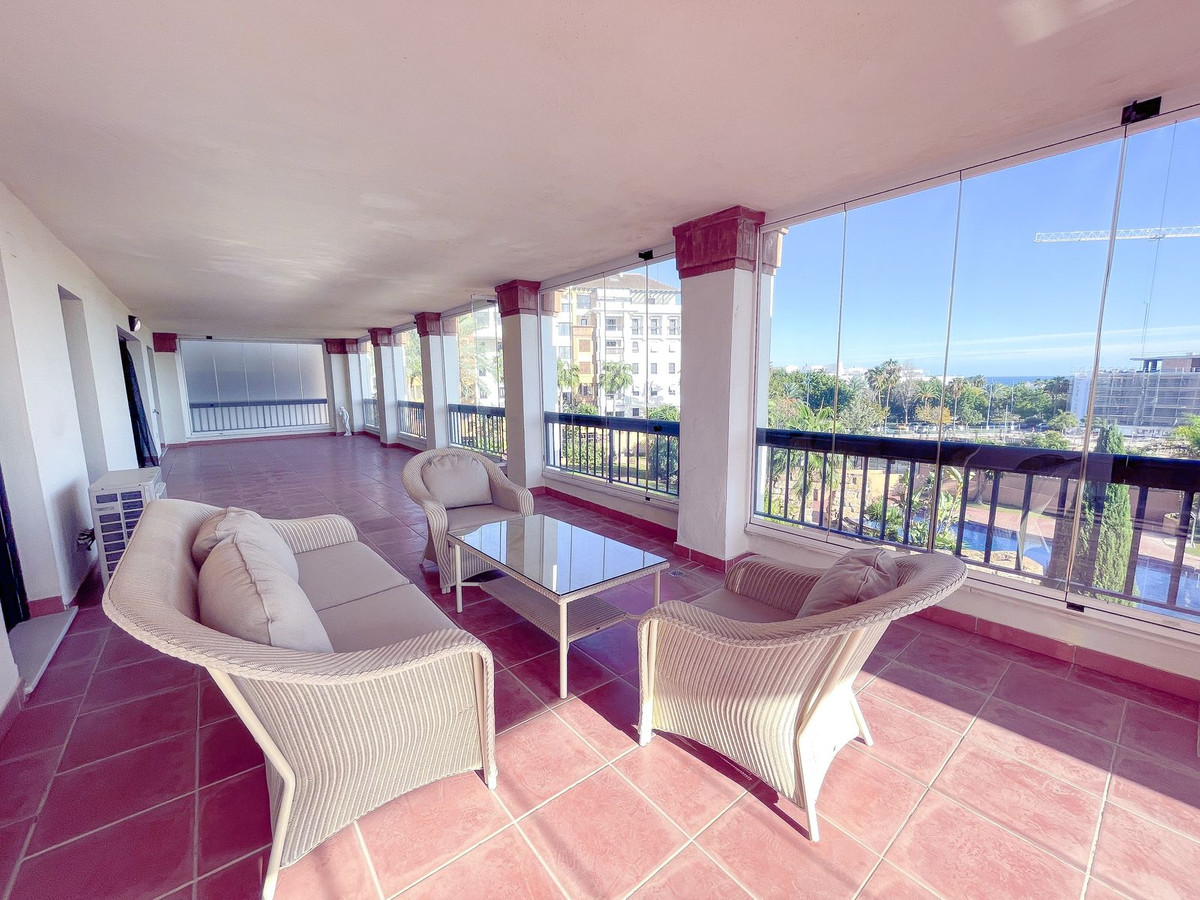 Piso de 3 Dormitorios y 2 Baños en venta en San Pedro de Alcántara