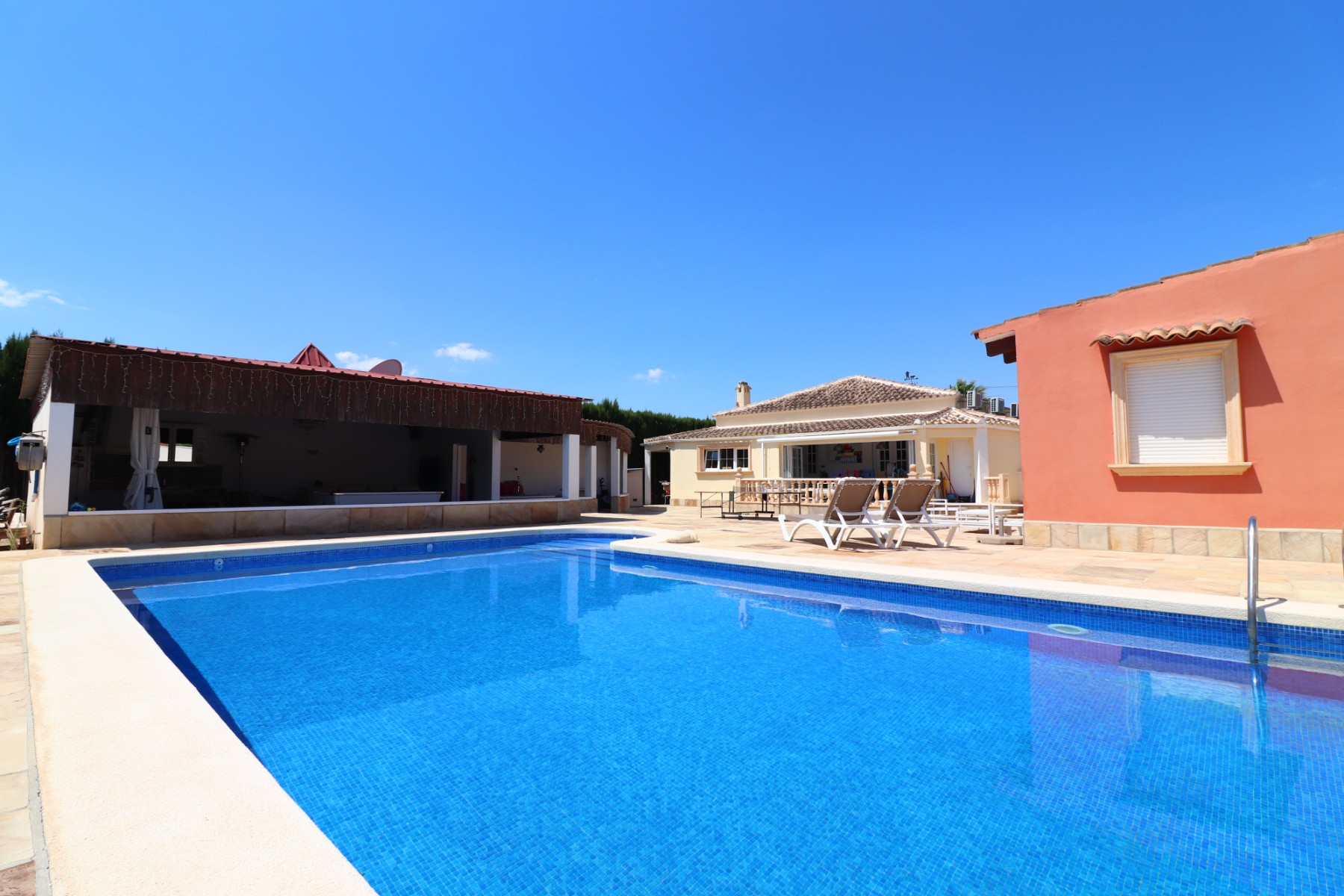Finca de 6 Dormitorios en venta en Heredades