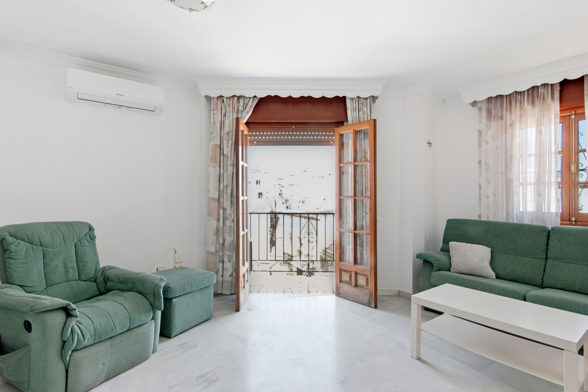 Piso de 2 Dormitorios en venta en La Alqueria, Estepona