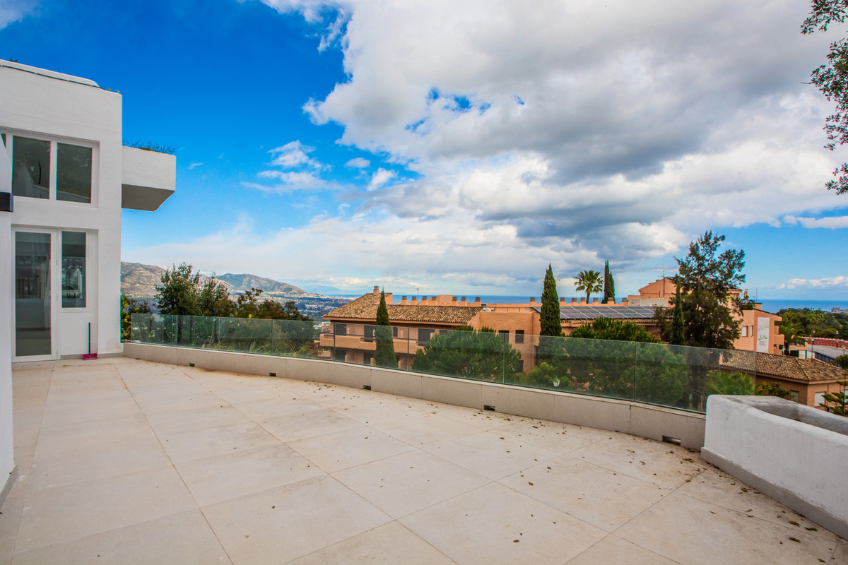 Piso de 3 Dormitorios en venta en La Mairena, Marbella