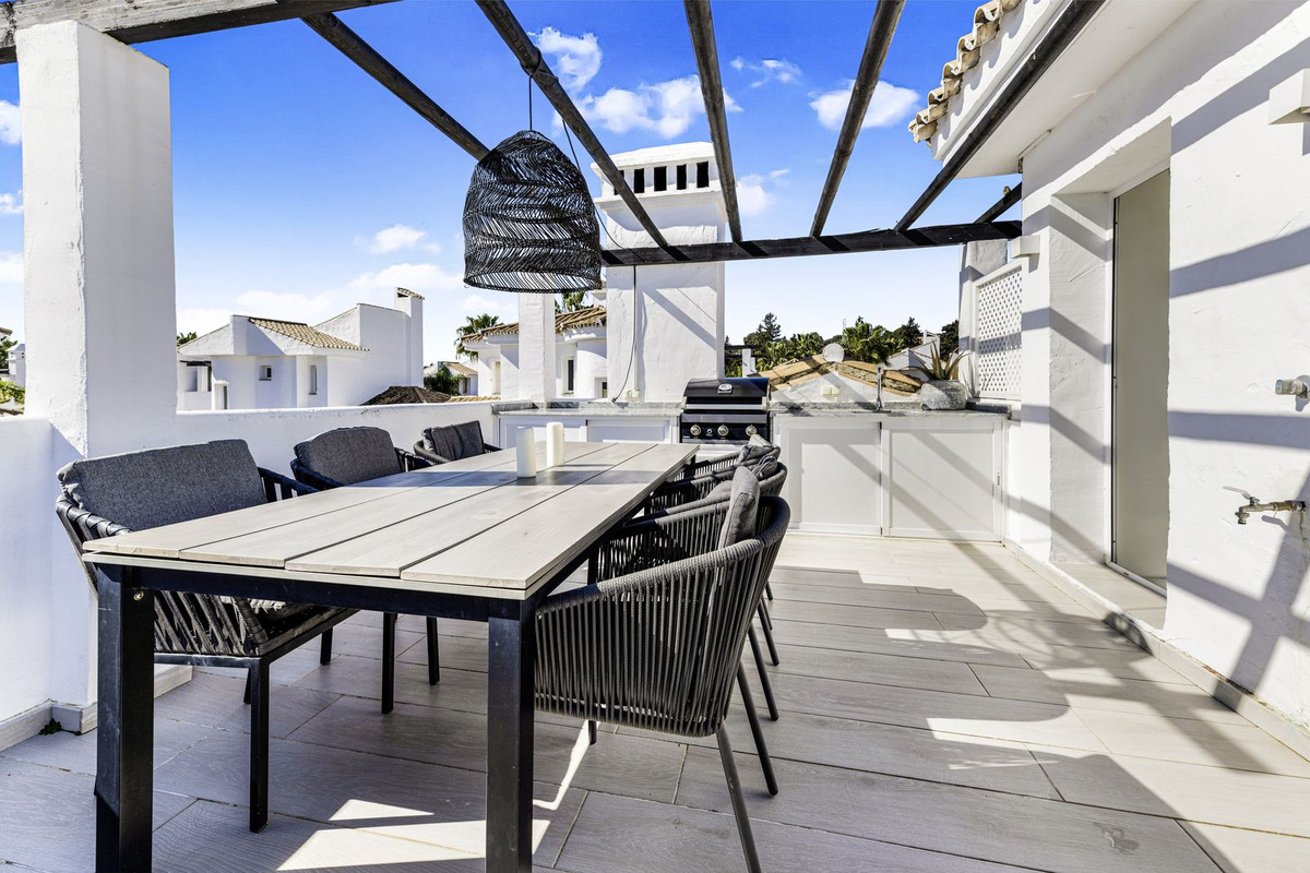 Ático de 3 Dormitorios en venta en Nueva Andalucía, Marbella