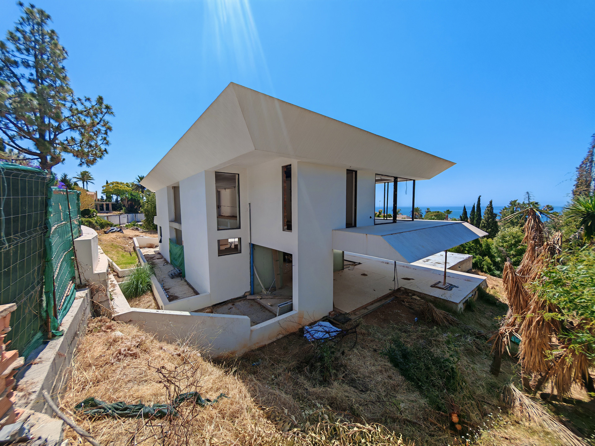Casa de 6 Dormitorios en venta en Las Chapas, Marbella