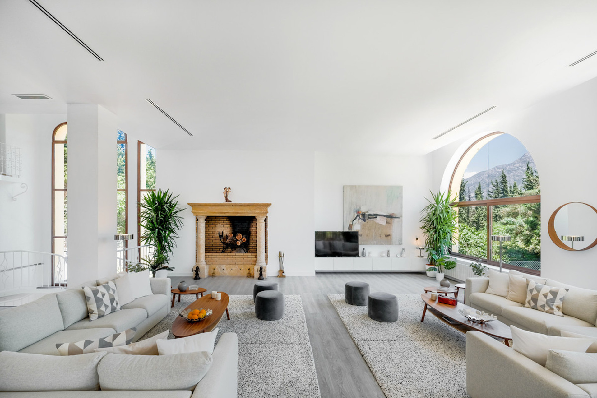 Casa de 10 Dormitorios y 20 Baños en venta en Nueva Andalucía, Marbella