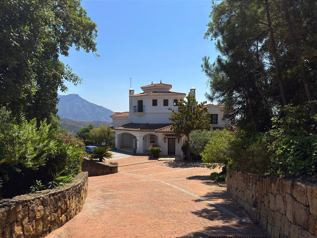 Casa de 5 Dormitorios en venta en La Zagaleta, Benahavís